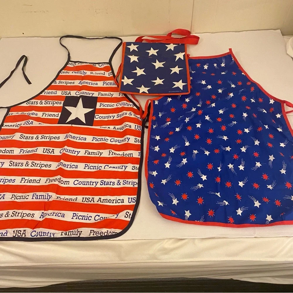 Set of 2 Patriotic Aprons with Hallmark Star Print Gift Bag - Picture 1 of 16